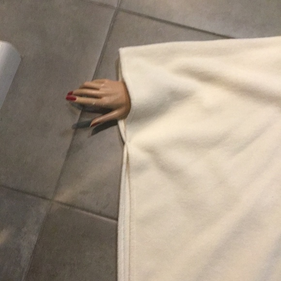 East5th ivory. ColorOne Button Cape SOFT CUDDLY. ROOMY. XTRA LARGE - Picture 9 of 9